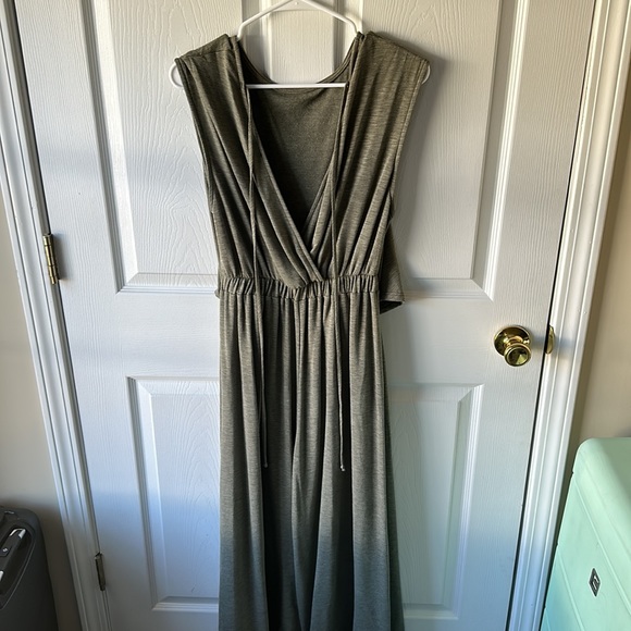 Green jumpsuit - Picture 3 of 5